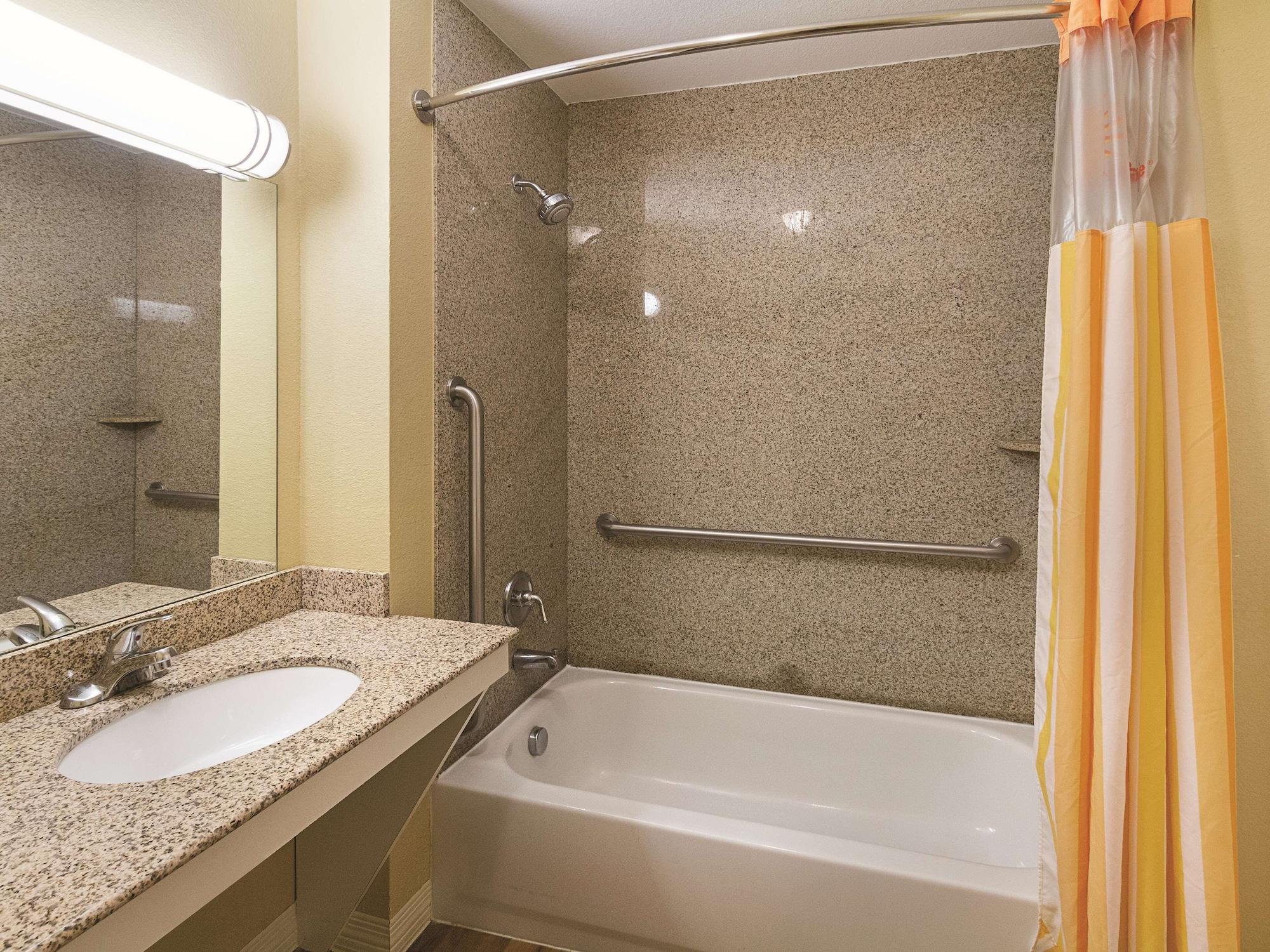 La Quinta By Wyndham Waxahachie Hotel Buitenkant foto